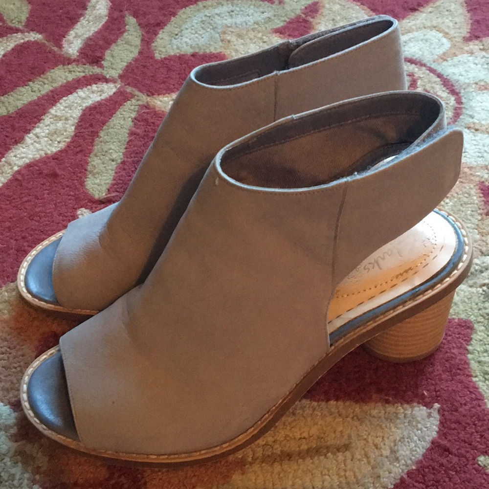 Clarks Open Toe Bootie, Gray (8.5)